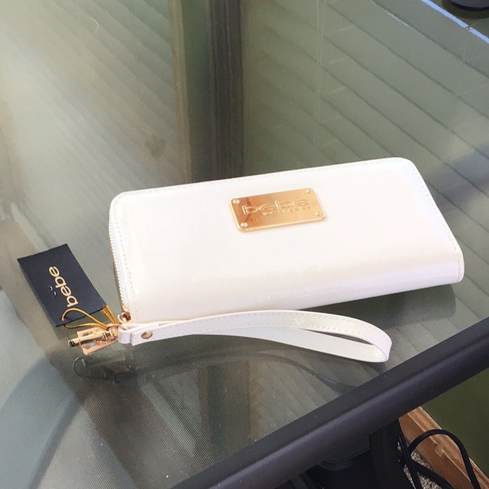 ✅Firm Price✅Bebe Alexandria Wristlet